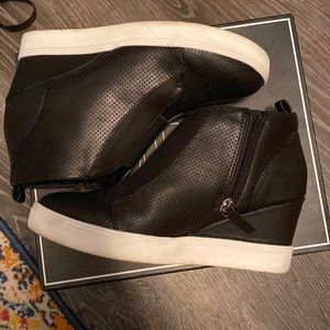 Mia heeled tennis shoes 8.5